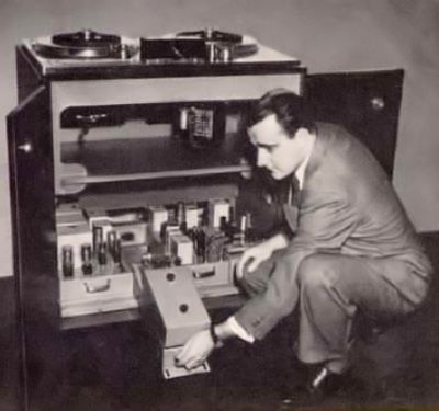 Harold Lindsey demonstrating Ampex 200A